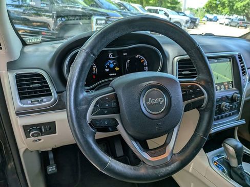 Used 2018 Jeep Grand Cherokee Limited image 34