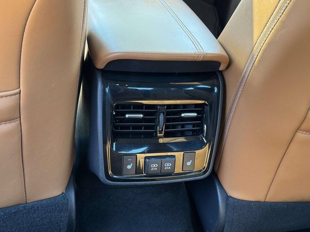 Used 2019 Toyota Avalon Limited FWD image 13