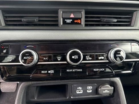 Certified 2023 Honda Pilot Touring image 9