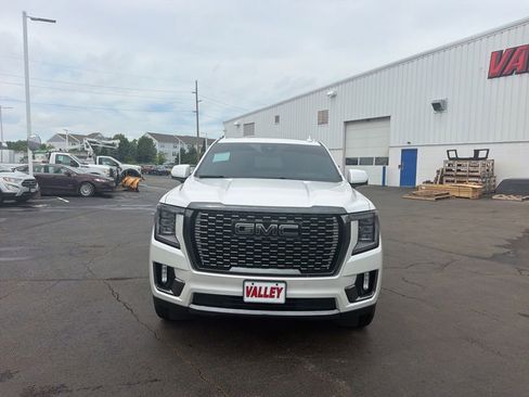 Used 2024 GMC Yukon Denali Ultimate AWD/4WD image 2