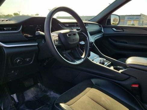 Used 2024 Jeep Grand Cherokee L Laredo image 19