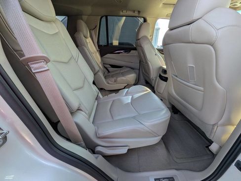 Used 2015 Cadillac Escalade Premium image 27