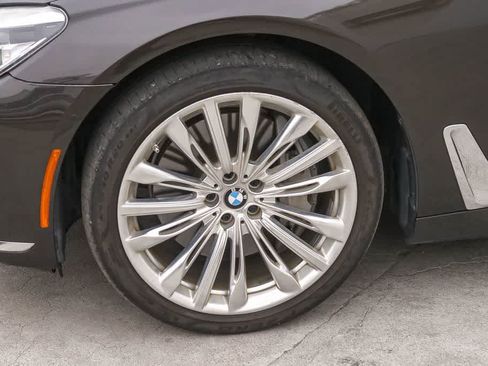 Used 2017 BMW 750i RWD image 5