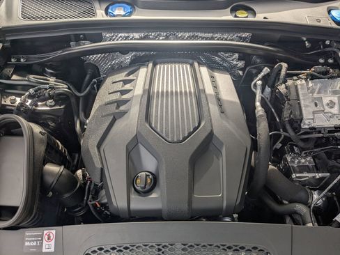 Certified 2026 Porsche Macan Turbo AWD/4WD image 29