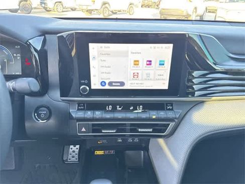 Used 2025 Toyota Camry SE image 19