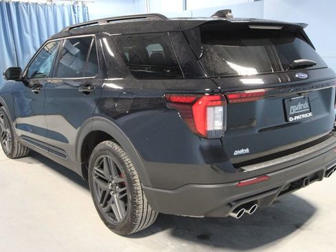 Used 2025 Ford Explorer ST image 30