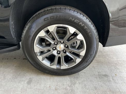 Used 2025 Chevrolet Suburban LS image 17