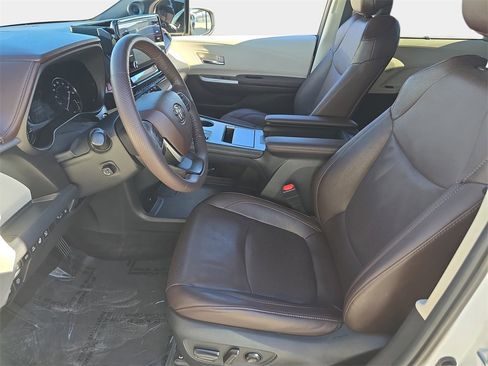 Used 2022 Toyota Sienna Platinum image 20