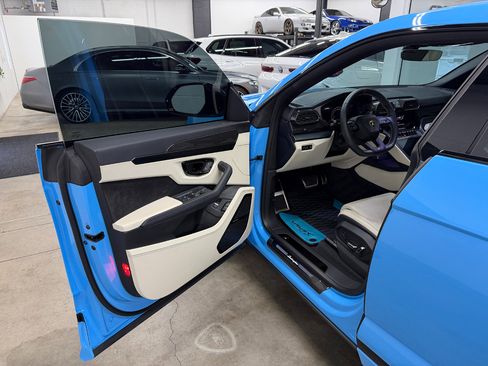 Used 2023 Lamborghini Urus S image 13