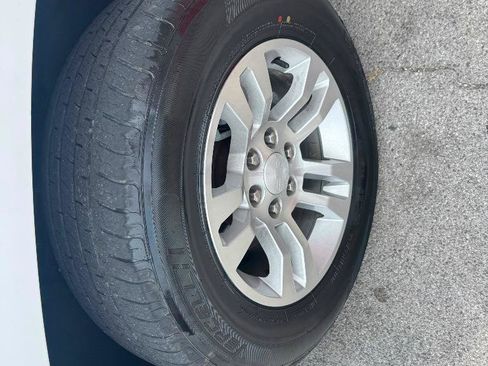 Used 2015 Chevrolet Suburban LT RWD image 10