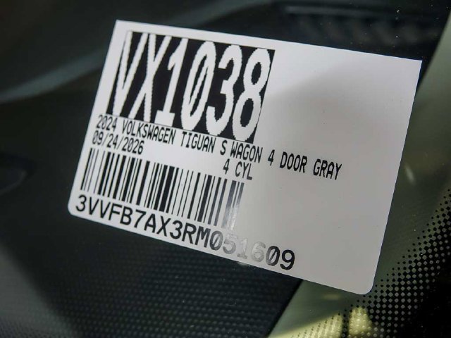 Used 2024 Volkswagen Tiguan S AWD/4WD image 32