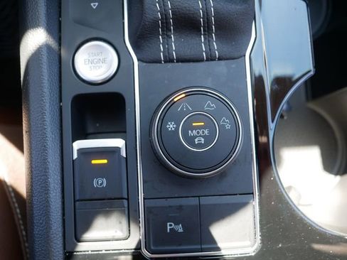 Certified 2023 Volkswagen Atlas SE image 34