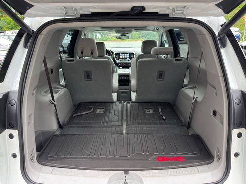 Used 2018 GMC Acadia SLT w/ LPO, Floor Liner Package FWD image 13