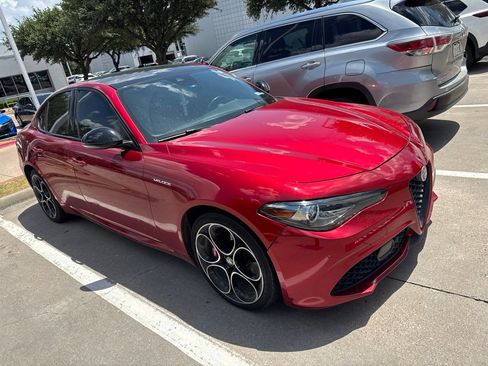 Used 2023 Alfa Romeo Giulia Veloce AWD/4WD image 2