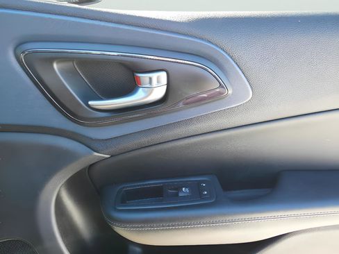 Used 2016 Chrysler 200 S w/ Navigation & Sound Group I image 15