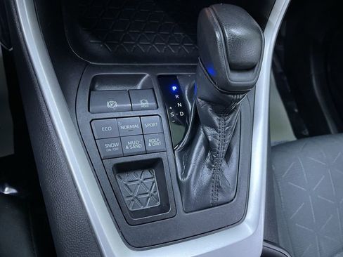 Used 2019 Toyota RAV4 XLE image 24