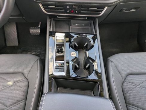 Used 2024 Volkswagen Atlas SE AWD/4WD image 19
