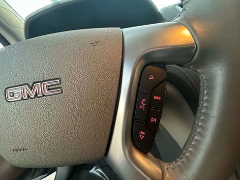 Used 2016 GMC Acadia SLE image 27