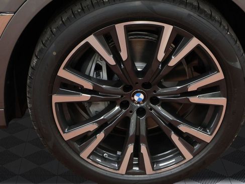 Used 2025 BMW X7 xDrive40i w/ Premium Package image 21