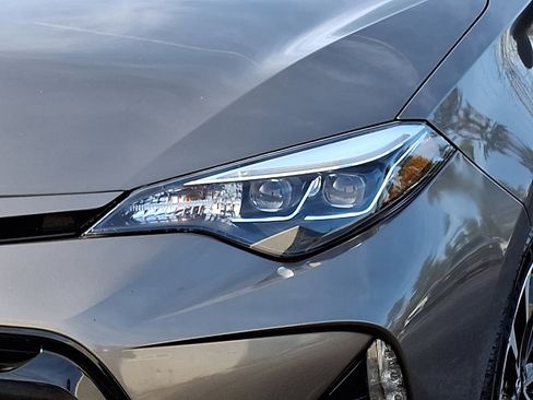 Used 2017 Toyota Corolla SE image 8