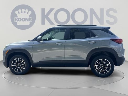Used 2025 Chevrolet TrailBlazer LT AWD/4WD image 2