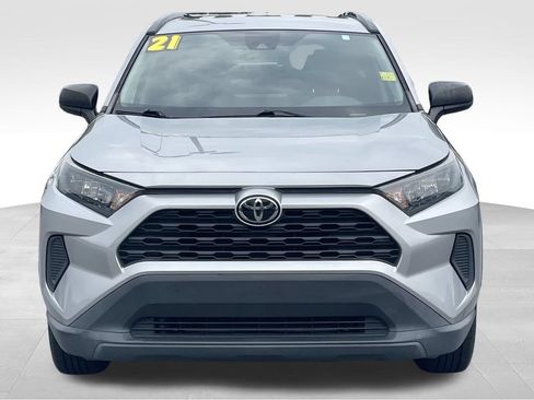 Used 2021 Toyota RAV4 LE FWD image 9