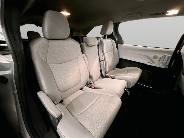 Used 2025 Toyota Sienna LE FWD image 26