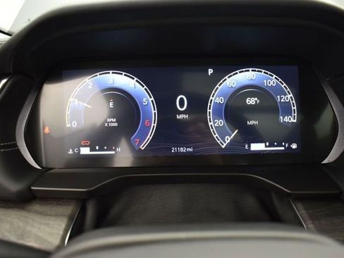 Used 2023 Jeep Grand Cherokee Overland AWD/4WD image 7