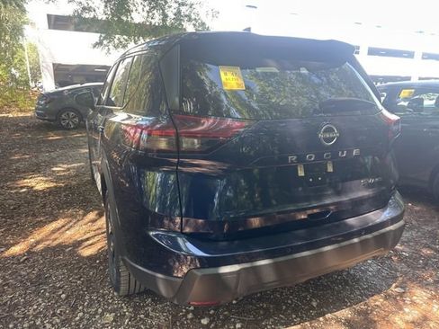 Used 2024 Nissan Rogue SV image 31