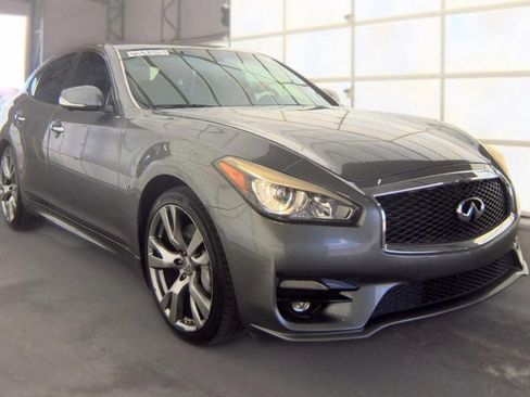 Used 2015 INFINITI Q70 3.7 w/ Sport Package RWD image 3