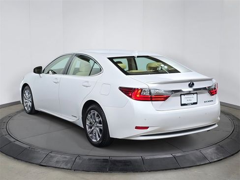 Used 2016 Lexus ES 300h image 3