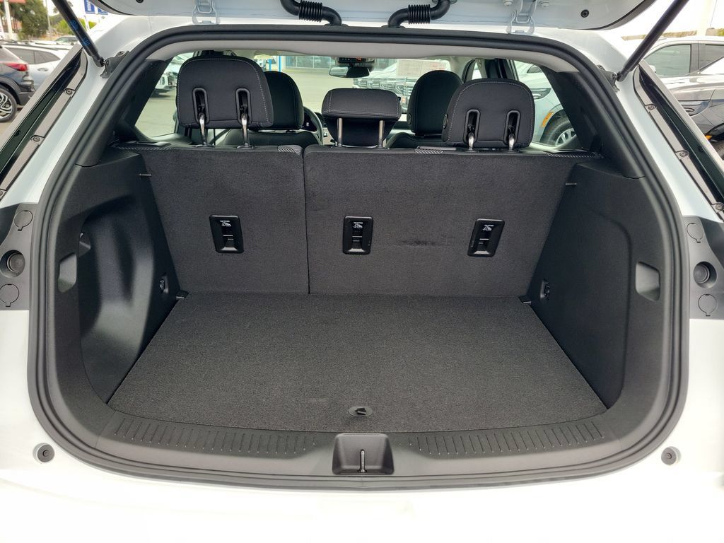 Used 2027 Chevrolet Bolt LT w/ Comfort Package FWD image 20
