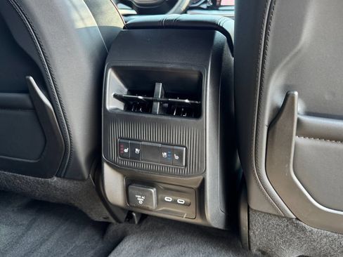 Used 2024 Jeep Wagoneer Launch Edition AWD/4WD image 16