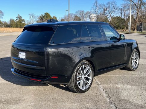 Used 2025 Land Rover Range Rover SE image 3
