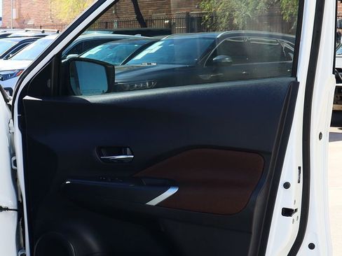 Used 2023 Nissan Kicks SR image 33