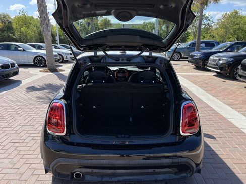 Used 2022 MINI Cooper 2-Door Hardtop image 32