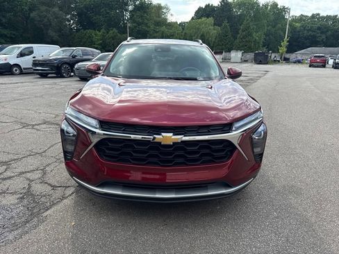 Used 2025 Chevrolet Trax LT FWD image 10