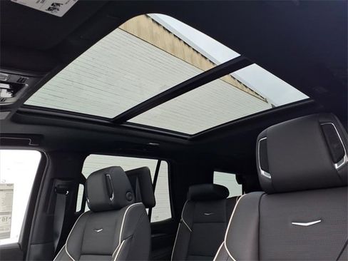 New 2026 Cadillac Escalade Luxury image 9