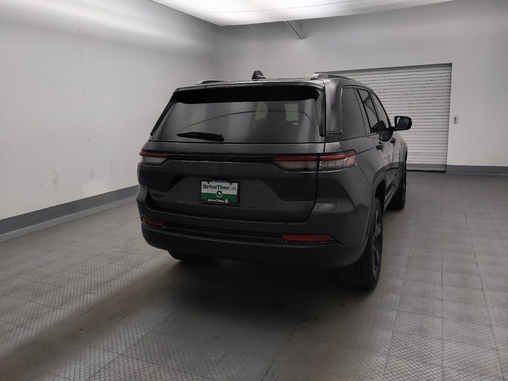 Used 2023 Jeep Grand Cherokee Altitude AWD/4WD image 7