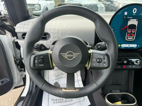 Used 2025 MINI Cooper 2-Door Hardtop image 5