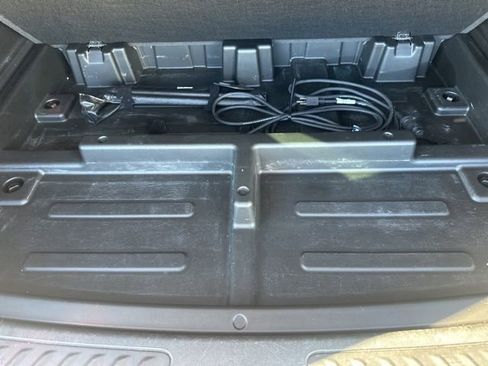 Used 2023 GMC Yukon XL SLT w/ SLT Premium Package image 31