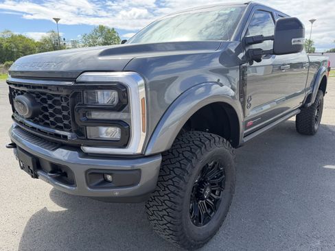 New 2026 Ford F250 Lariat w/ Black Appearance Package AWD/4WD image 4