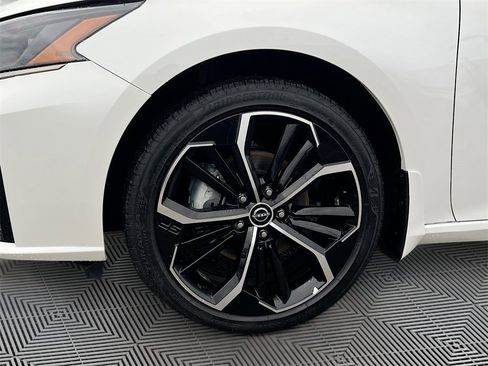 Used 2025 Nissan Altima 2.5 SR image 28