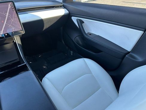 Used 2018 Tesla Model 3 Mid Range image 14