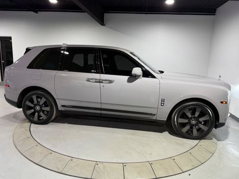 Used 2023 Rolls-Royce Cullinan w/ Cullinan Package image 23