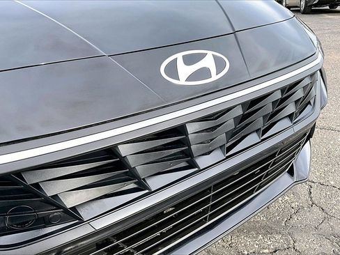 Used 2025 Hyundai Elantra Sport image 28