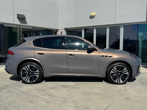 Used 2025 Maserati Grecale Folgore image 8