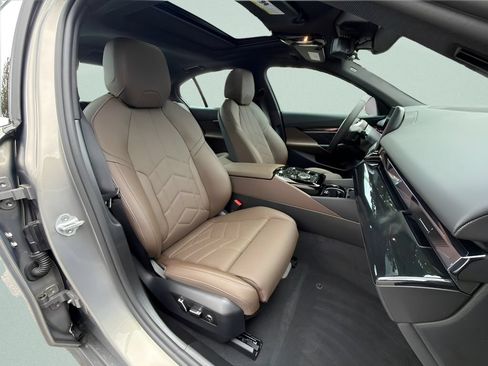 New 2027 BMW i5 xDrive40 AWD/4WD image 23