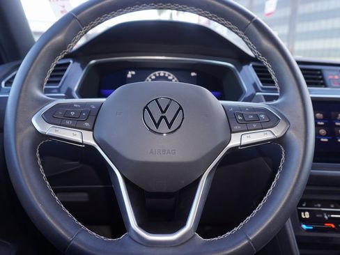 Used 2022 Volkswagen Tiguan SE image 24