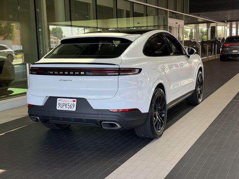 Certified 2025 Porsche Cayenne E-Hybrid Coupe AWD/4WD image 10